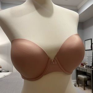 Victoria’s Secret Nude strapless bra size 36 DD